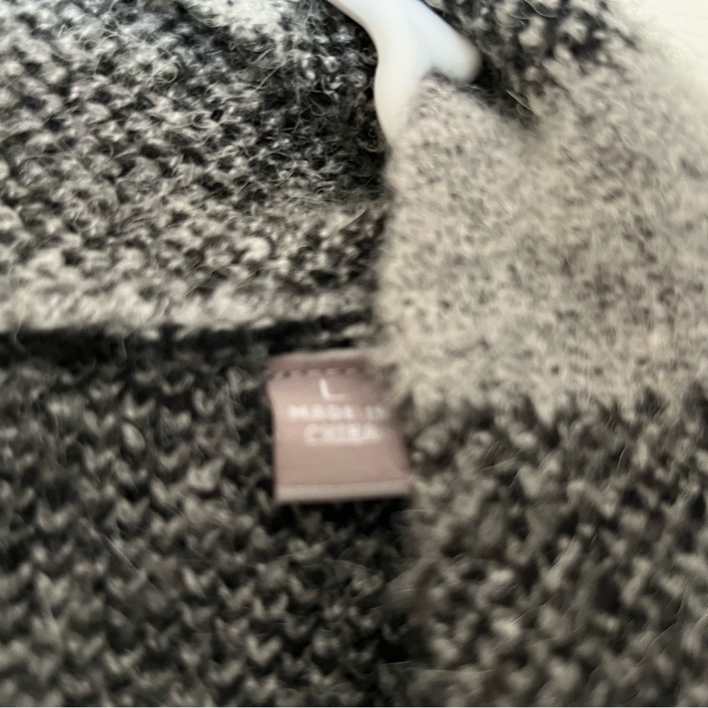 Cyrus Size Large Long Sweater